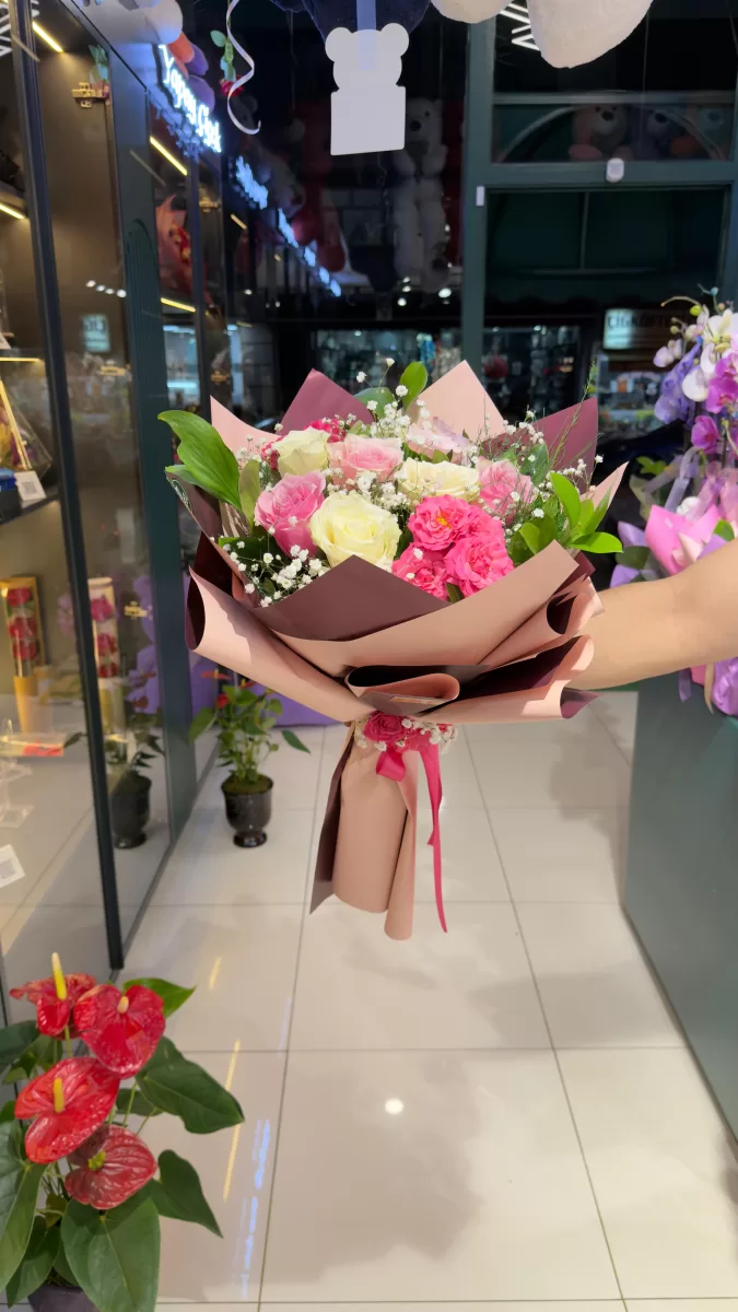 Beyaz-pembe Tonları Gül Buketi