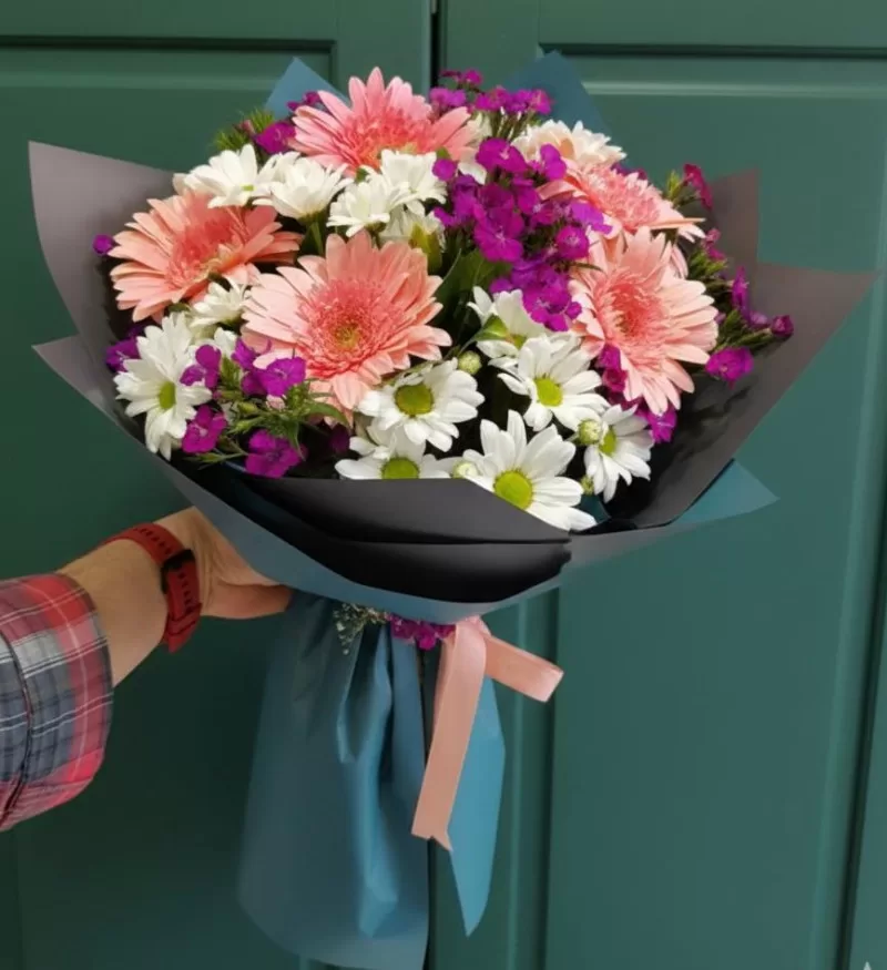 Gerbera Papatya Ve Kırçiçekleri Buketi